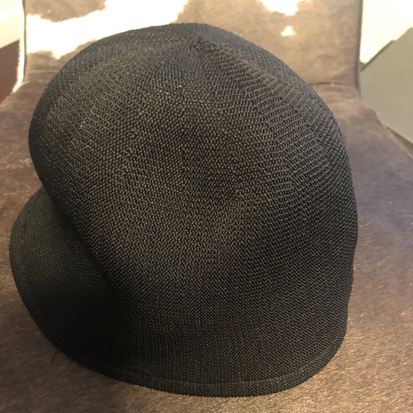 Danier Leather Y2K Reversible Knit Bucket Hat - Picture 3 of 5
